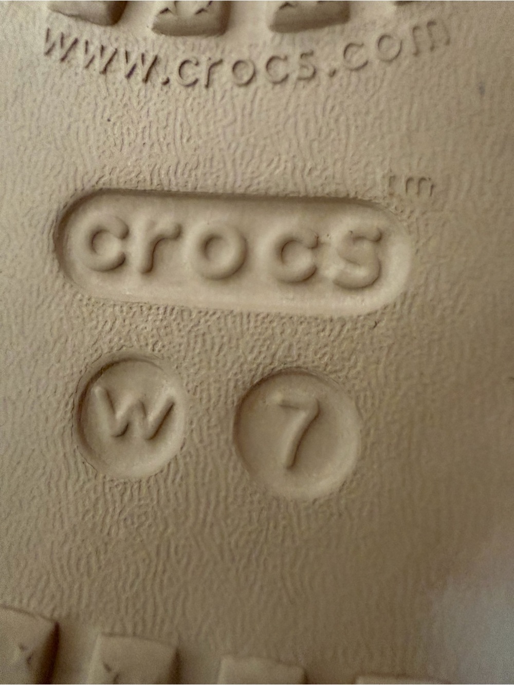 CROCS Women’s Leopard Strap Sandals in Beige and Black Size 7 - Picture 8 of 8